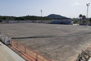 Comencen els treballs de canvi de gespa i sistema de reg del camp de futbol de Cabanes
