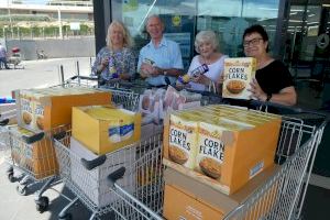 La ONG “CHUMS” realiza una donación al Programa de Alimentos de La Nucía