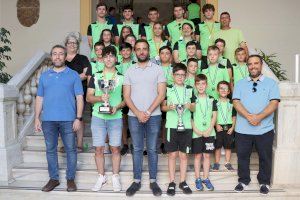 L'Ajuntament rep els equips Benjamí i Sènior del Club de Patinatge Alas de Sagunt