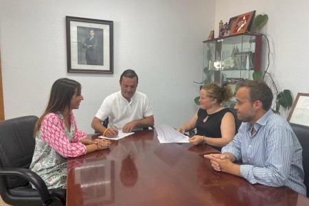 Peñíscola suscribe un convenio con la Associació de Comerciants para la promoción y dinamización del comercio en la localidad