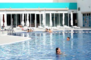 2.400 entradas gratuitas para celebrar la reapertura de la piscina municipal de Benetússer