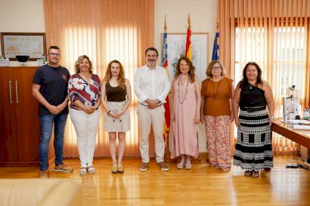 El Ayuntamiento de l’Alfàs colaborará con AMMDE en la promoción del liderazgo empresarial femenino