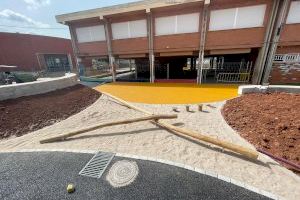 El patio coeducativo del colegio público de Betxí estará disponible para el próximo curso