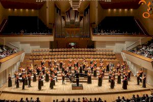 L’Orfeó Universitari de València i l’Orquestra Filharmònica acosten a Serenates música renaixentista i sons de jazz