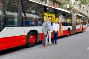 Alicante refuerza el autobús gratuito de las Hogueras Especiales con un cuarto vehículo articulado ante la gran afluencia de usuarios