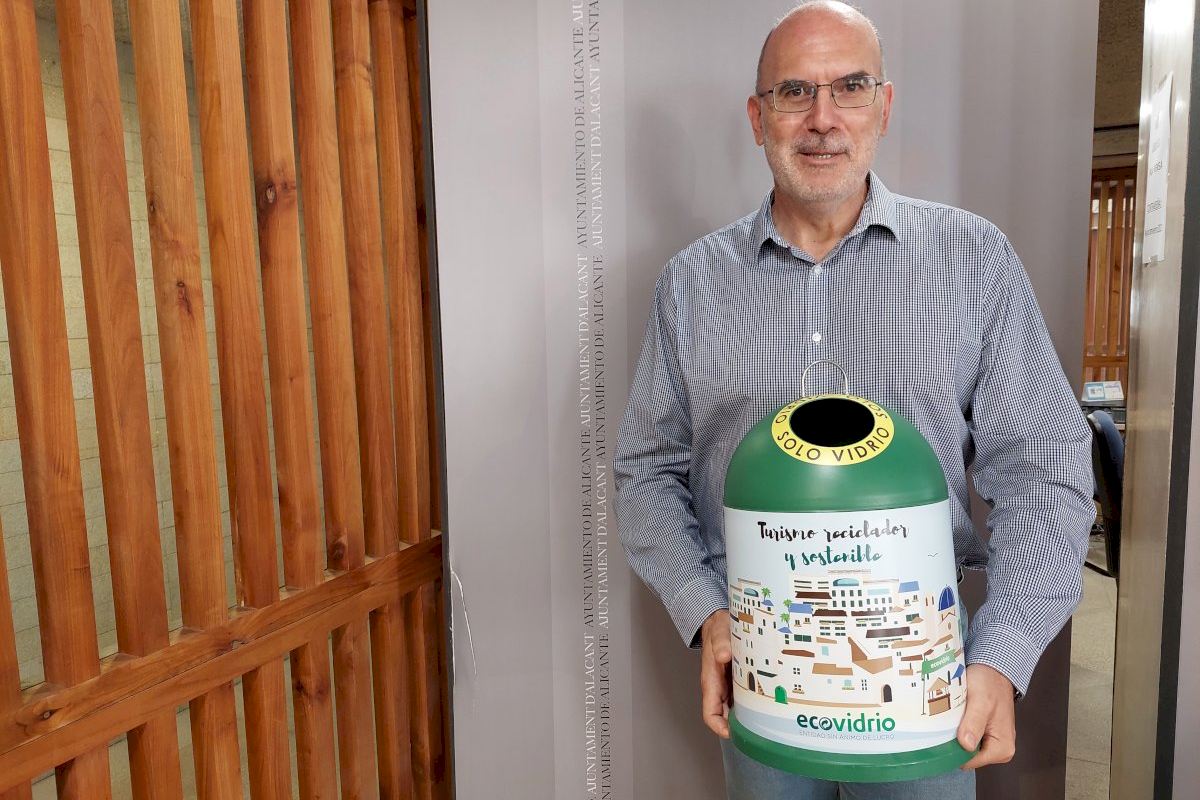 Alicante redobla su esfuerzo de reciclaje del vidrio para conseguir la Bandera Verde de la sostenibilidad de Ecovidrio