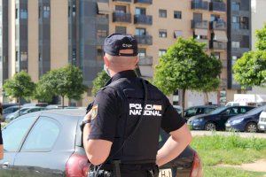 Detingut en ser sorprés per la Policia quan tractava d'agredir sexualment a una dona a València