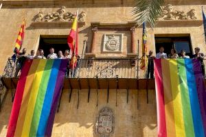 El Ayuntamiento de Elche muestra su compromiso con el colectivo LGTBI para denunciar los discursos de  odio y defender sus derechos