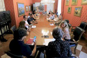 Luis Barcala mantiene una primera reunión con el sector de turístico de Alicante tras las Hogueras para empezar a preparar las próximas