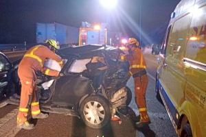 Tres heridos en un accidente entre un coche y una furgoneta en la A-7 en Paterna