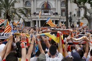El Ple reitera al València C.F que complisca amb els seus compromisos i reivindica que l'afició participe en la presa de decisions