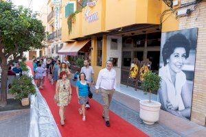 Vuelve la exposición ‘Balconades de Cine’ a las calles del casco antiguo de l’Alfàs por el 34 Festival