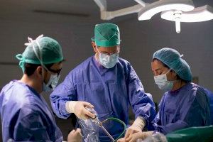 Cirujanos de Vithas Valencia 9 de Octubre realizan una cirugía compleja de obesidad a un paciente de 218 kilos