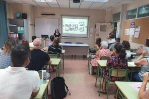 Sueca acoge una Jornada sobre Fuster en la que participan centros de educación para adultos de toda la Comunidad Valenciana