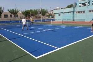 L'Ajuntament de Peníscola posa en marxa les reserves de la recentment renovada pista de tennis