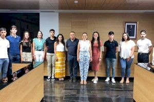 Almassora recibe en prácticas a los 12 universitarios de las becas municipales