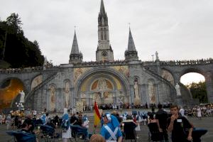 Cerca de 400 personas acompañan a los enfermos a Lourdes desde la diócesis de Orihuela-Alicante