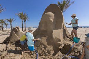 La platja Nord de Gandia exhibeix escultures monumentals d'arena fins al 10 de juliol