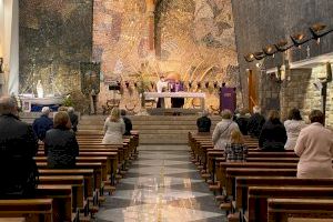 Las parroquias de zonas turísticas valencianas reciben este verano más de una treintena de sacerdotes de refuerzo