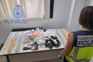 Desarticulan un punto de venta de drogas al menudeo en la Colonia Santa Isabel de Alicante y detienen a 16 personas