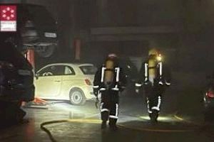 Un herido en el incendio de un taller de coches en Almassora
