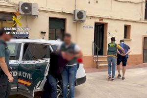 La Guardia Civil detiene a los integrantes de una organización criminal responsable de más de 30 estafas