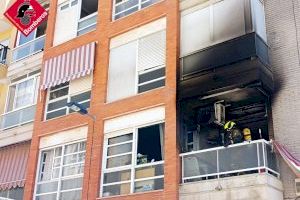 Evacuan a los vecinos de la primera planta de un bloque de Torrevieja por un incendio