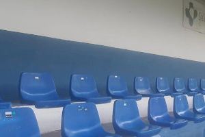 El Ayuntamiento de Villena instala 800 asientos en las nuevas gradas del campo de fútbol La Solana