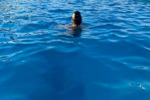 Usuarios de la piscina de verano de Xirivella se quejan por el estado del agua