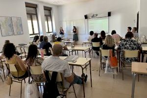 Los colegios de Petrer preparan el curso compartiendo experiencias y buenas prácticas docentes