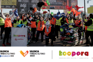 Koopera Cáritas facilitará la donación de material deportivo de los corredores del Medio y Maratón