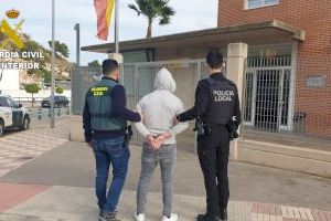 Detenen a Castelló de Rugat als autors de robatoris en Manuel, Senyera i Pobla Llarga