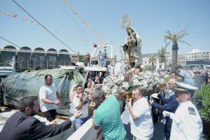 València recupera la tradicional processó marinera per la Verge del Carmen
