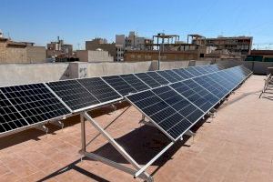 Callosa instala placas solares en dos edificios municipales para ahorrar 50 mil kilovatios de electricidad al año