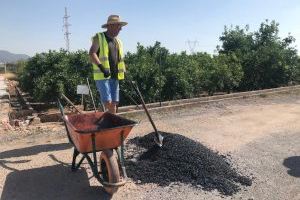 Les brigades de l'atur agrari de la Vall d'Uixó realitzen labors d'adequació i neteja de camins rurals