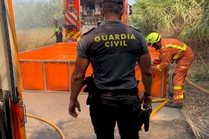 La Guardia Civil colabora en la extinción de un incendio en Oliva