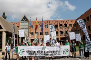 Los profesores valencianos protestan ante Educación contra recortes, imposiciones y desatención al personal docente