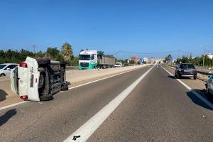 Un accidente entre tres vehículos provoca retenciones en el Grau de Castelló