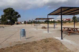 L’Ajuntament de València instal·la huit espais d’ombra a Espai Natzaret, una reivindicació del veïnat del barri