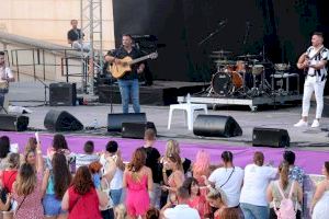 El ritmo flamenco de La Húngara deleita a los asistentes al festival ‘Con mucho arte’