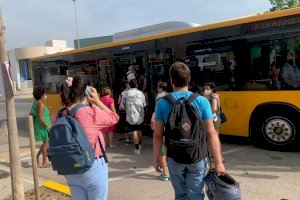  Coles i aforament complet per agarrar un autobús entre Rafelbunyol i Alboraia