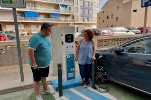 Sueca ofereix dos nous punts de càrrega gratuïta per a vehicles elèctrics en les Palmeres