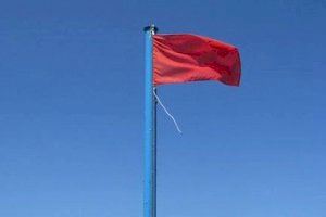 Com la meteorologia de Saragossa causa bandera roja a la platja d'un municipi valencià