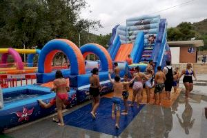 Los niños y niñas de la Vall d’Uixó disfrutan del parque acuático de la Fiesta del Agua