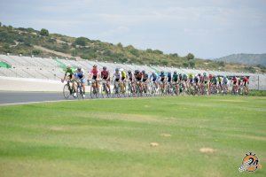 El Circuit celebra este fin de semana las 24 Horas Cyclo Circuit con más de 400 ciclistas