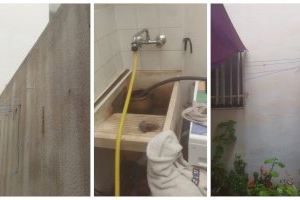 La acumulación de agua por un grifo abierto en Aspe afecta al garaje comunitario y viviendas colindantes
