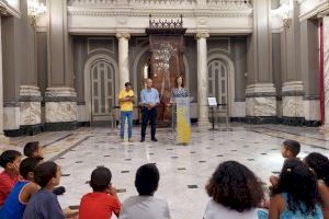 València rep als xiquets i xiquetes sahrauís del programa ‘Vacances a Pau’