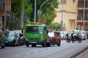 Un accidente entre dos vehículos corta la avenida Burriana de Castelló