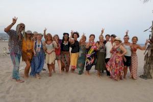 El colectivo “Art Fusió” organiza una fiesta hippy en Punta del Río