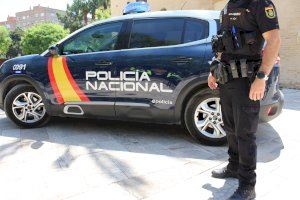 Detinguda a València després d'apunyalar a una jove en el coll i el costat amb unes tisores